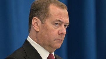 مدفيديف يعلق بسخرية على تصريحات ترامب النووية مدفيديف يعلق بسخرية على تصريحات ترامب النووية