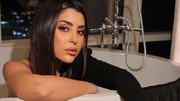 مقذوف ناري يصيب عين أيتن عامر أثناء تصوير مشهد بمسلسل كلهم بيحبوا مودي مقذوف ناري يصيب عين أيتن عامر أثناء تصوير مشهد بمسلسل كلهم بيحبوا مودي