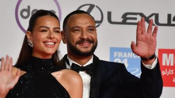 بالأسود.. هنادى مهنا وزوجها من حفل افتتاح مهرجان القاهرة السينمائي