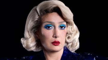 بباروكة ومكياج جريء.. غادة عبد الرازق تفاجئ جمهورها بجلسة تصوير