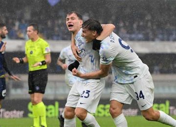 في اللحظات الأخيرة.. إنتر ميلان يخطف فوزا مثيرا أمام هيلاس فيرونا (فيديو) في اللحظات الأخيرة.. إنتر ميلان يخطف فوزا مثيرا أمام هيلاس فيرونا (فيديو)