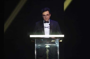 وزير الثقافة: الفن الحقيقي لا يعرض على شاشة فحسب بل يعرض في ضمير الإنسانية كلها وزير الثقافة: الفن الحقيقي لا يعرض على شاشة فحسب بل يعرض في ضمير الإنسانية كلها