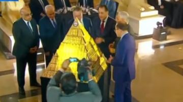 وزير العدل ورئيس مجلس أمناء وحدة غسل الأموال يتفقدان المضبوطات الذهبية لصالح البنك المركزي وزير العدل ورئيس مجلس أمناء وحدة غسل الأموال يتفقدان المضبوطات الذهبية لصالح البنك المركزي