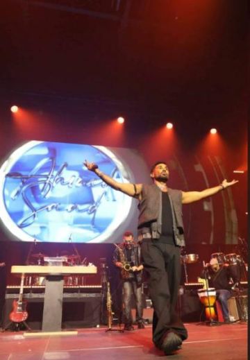 أحمد سعد يبدأ جولته العالمية بحفل ضخم في باريس