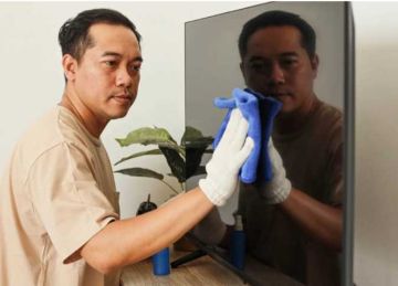 احذر استخدام أي قماشة.. الطريقة الصحيحة لتنظيف الشاشة من البقع والأتربة دون خدشها