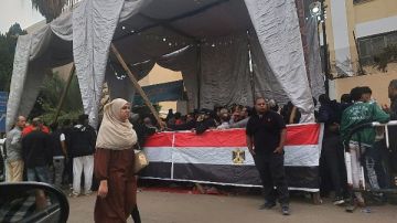 الشباب والسيدات يتصدرون المشهد.. إقبال كثيف من الناخبين بلجنة الملك فهد