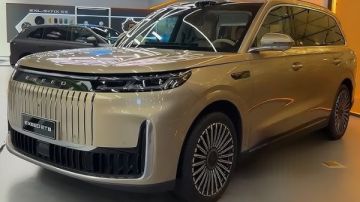 بتصميم رياضي فاخر.. أكسيد تقدم نسختها ET8 الجديدة كليا