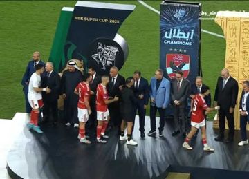 «تصرفك غير مقبول».. نجم الأهلي السابق يطالب زيزو بالاعتذار