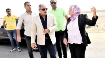 حبشي يتابع أعمال التطهير بترعة السلام ويستمع لمطالب المواطنين