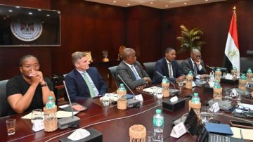 وزارة الاستثمار والتجارة الخارجية تستضيف وفدا من قيادات مجموعة ستاندرد بنك وزارة الاستثمار والتجارة الخارجية تستضيف وفدا من قيادات مجموعة ستاندرد بنك