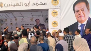 إقبال كثيف على مقر الحملة الانتخابية للنائب محمد أبو العينين لمعرفة لجان الاقتراع