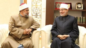 مفتي الجمهورية يستقبل وفدا من قيادات المنظمة العالمية لخريجي الأزهر بتايلاند