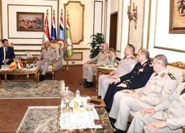 وزير الدفاع والإنتاج الحربى يلتقى نظيره الروماني