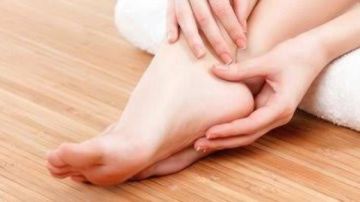 أسباب تنميل القدمين في الشتاء .. احذر من خطرها