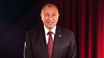 الخطيب يهنئ رجال يد الأهلي بالسوبر المصري الخطيب يهنئ رجال يد الأهلي بالسوبر المصري