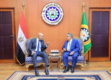 عقب جولته التفقدية بعدد من المدارس.. محافظ الدقهلية يستقبل وزير التعليم عقب جولته التفقدية بعدد من المدارس.. محافظ الدقهلية يستقبل وزير التعليم