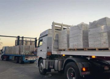 الهلال الأحمر المصري يرسل شاحنات مساعدات إنسانية جديدة عبر قافلة زاد العزة إلى غزة الهلال الأحمر المصري يرسل شاحنات مساعدات إنسانية جديدة عبر قافلة زاد العزة إلى غزة