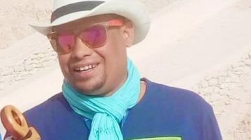 سقط من الحنطور.. وفاة مرشد سياحى بالأقصر أثناء اصطحابه مجموعة من السائحين سقط من الحنطور.. وفاة مرشد سياحى بالأقصر أثناء اصطحابه مجموعة من السائحين