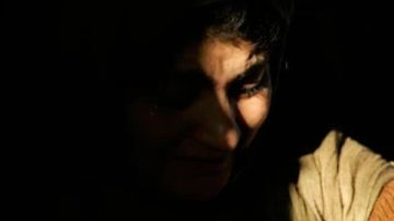 شجاعة الزوج .. حسنية سهروا واتسلوا بيها بقرشين حشيش في عاركة تجار مخدرات قرايبها شجاعة الزوج .. حسنية سهروا واتسلوا بيها بقرشين حشيش في عاركة تجار مخدرات قرايبها