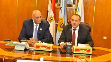 محافظ أسيوط والرئيس التنفيذي لجهاز تنمية المشروعات يسلمان تمويلات بـ13.5 مليون جنيه لدعم الجمعيات ورواد الأعمال