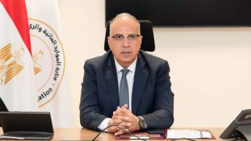 وزير الري يبحث حالة منظومة الري بالفيوم.. ويوجه بإعداد خطة صيانة لجميع المصارف الزراعية وزير الري يبحث حالة منظومة الري بالفيوم.. ويوجه بإعداد خطة صيانة لجميع المصارف الزراعية