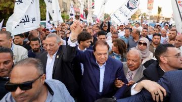 أحمد موسى: النائب محمد أبو العينين وكيل النواب قاد مسيرة حاشدة لمتابعة الانتخابات