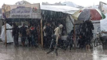 القاهرة الإخبارية: آلاف الخيام بغزة غرقت بفعل منخفض جوي يضرب القطاع القاهرة الإخبارية: آلاف الخيام بغزة غرقت بفعل منخفض جوي يضرب القطاع