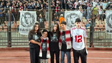 تكريم مؤثر من جماهير الزمالك لأبناء الراحل محمد صبري قبل مواجهة زيسكو