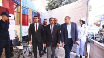 محافظ مطروح يتابع استمرار أعمال التصويت ويوجه بإزالة أي معوقات أمام الناخبين