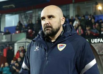  اشتكى من وجبة سمك .. لاعب رادنيكي يكشف تفاصيل وفاة مدرب