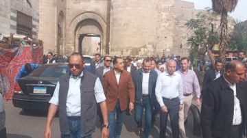 رئيس الوزراء يتفقد أعمال إعادة إحياء منطقة حارة الروم وباب زويلة