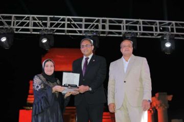 محافظ قنا يكرم رموز الفن والثقافة ضمن فعاليات مهرجان الفنون والحرف محافظ قنا يكرم رموز الفن والثقافة ضمن فعاليات مهرجان الفنون والحرف