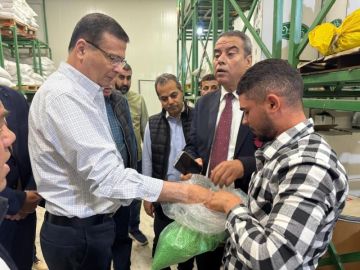 وزير الزراعة يتفقد كبرى شركات إنتاج التقاوي بالأردن وزير الزراعة يتفقد كبرى شركات إنتاج التقاوي بالأردن