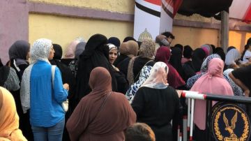 بعد الراحة.. إقبال كثيف من الناخبين على لجان انتخابات مجلس النواب بالجيزة بعد الراحة.. إقبال كثيف من الناخبين على لجان انتخابات مجلس النواب بالجيزة