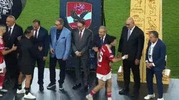 خالد الغندور يثير الجدل بشأن تجاهل زيزو مصافحة هشام نصر.. تفاصيل خالد الغندور يثير الجدل بشأن تجاهل زيزو مصافحة هشام نصر.. تفاصيل