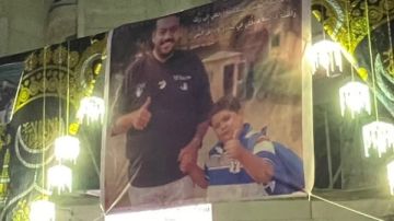 صورة إسماعيل الليثي وابنه ضاضا تتصدر سرادق العزاء في إمبابة.. شاهد