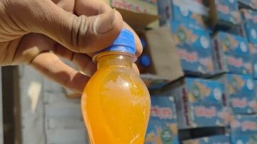 ضبط 400 زجاجة عصير مجهولة المصدر داخل مخزن غير مرخص بالأقصر