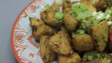 طريقة عمل بطاطس مقلية بالثوم والكزبرة طريقة عمل بطاطس مقلية بالثوم والكزبرة