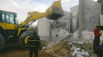 محافظ أسيوط: استرداد 2190 فدانا خلال تنفيذ 42 قرار إزالة ضمن المرحلة الثالثة من الموجة 27 محافظ أسيوط: استرداد 2190 فدانا خلال تنفيذ 42 قرار إزالة ضمن المرحلة الثالثة من الموجة 27