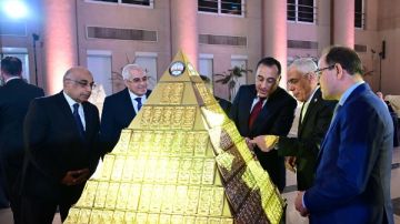 مدبولي يشهد مراسم توقيع اتفاقية وثيقة تسليم المضبوطات الذهبية للبنك المركزي مدبولي يشهد مراسم توقيع اتفاقية وثيقة تسليم المضبوطات الذهبية للبنك المركزي