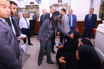 وزيرة التضامن الاجتماعي تزور المقر الرئيسي لبنك ناصر الاجتماعي .. وتتفقد سير العمل وزيرة التضامن الاجتماعي تزور المقر الرئيسي لبنك ناصر الاجتماعي .. وتتفقد سير العمل