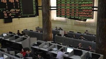 انخفاض جماعي لمؤشرات البورصة في ختام تعاملات اليوم الخميس