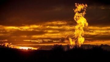 حريق وإصابة عمال.. طائرة مسيرة تستهدف حقل غاز في العراق