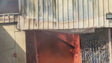 محافظ الإسكندرية يتابع حادث حريق بمخزن ملابس بمساكن الناصرية