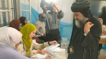 الأنبا بموا يدلي بصوته في الانتخابات ويؤكد: المشاركة واجب وطني ومسؤولية الأنبا بموا يدلي بصوته في الانتخابات ويؤكد: المشاركة واجب وطني ومسؤولية