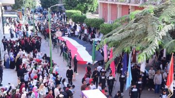 تحيا مصر تملأ أروقة جامعة سوهاج .. والنعماني يشارك طلابه التصويت بانتخابات النواب صور