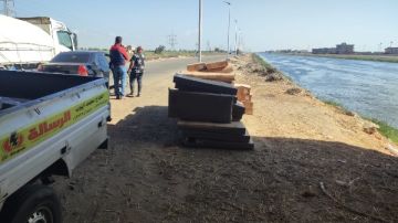 تركيب كشافات إنارة تعمل بالطاقة الشمسية على طريق ترعة السلام جنوب بورسعيد تركيب كشافات إنارة تعمل بالطاقة الشمسية على طريق ترعة السلام جنوب بورسعيد