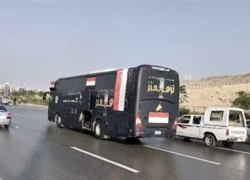 حافلات تجوب شوارع الجيزة احتفالا بافتتاح المتحف المصري الكبير (صور)