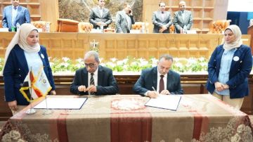 محافظ أسيوط يطلق شراكة استراتيجية مع مجلس الوحدة الاقتصادية العربية لتعزيز التنمية المستدامة محافظ أسيوط يطلق شراكة استراتيجية مع مجلس الوحدة الاقتصادية العربية لتعزيز التنمية المستدامة