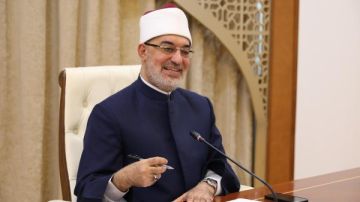 مفتي الجمهورية يستعرض مع الباحثين وأمناء الفتوى عددا من المشروعات العلمية مفتي الجمهورية يستعرض مع الباحثين وأمناء الفتوى عددا من المشروعات العلمية